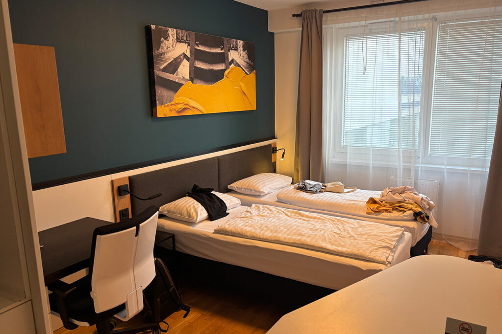 Dean's Home Hotel