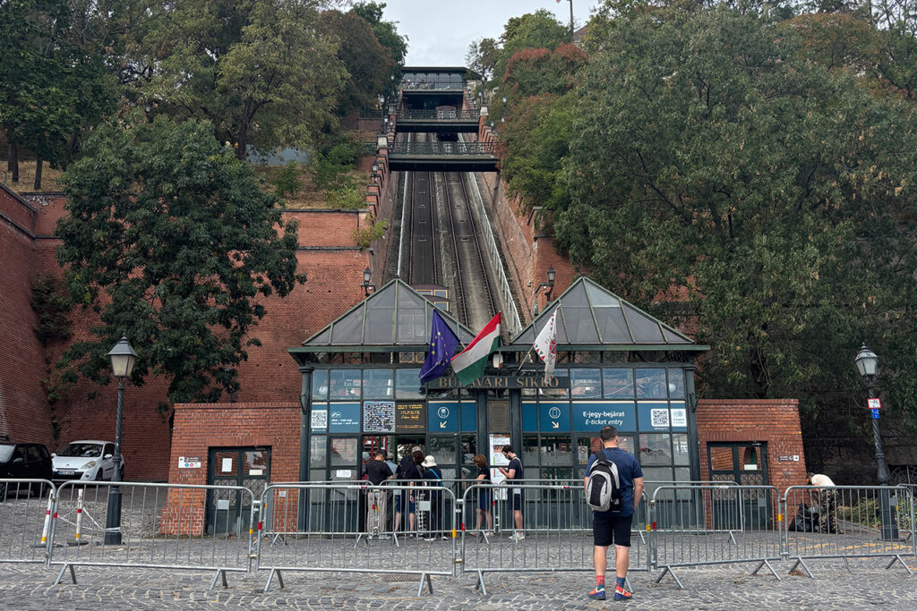 Kolejka na Wzgórze Zamkowe w Budapeszcie
