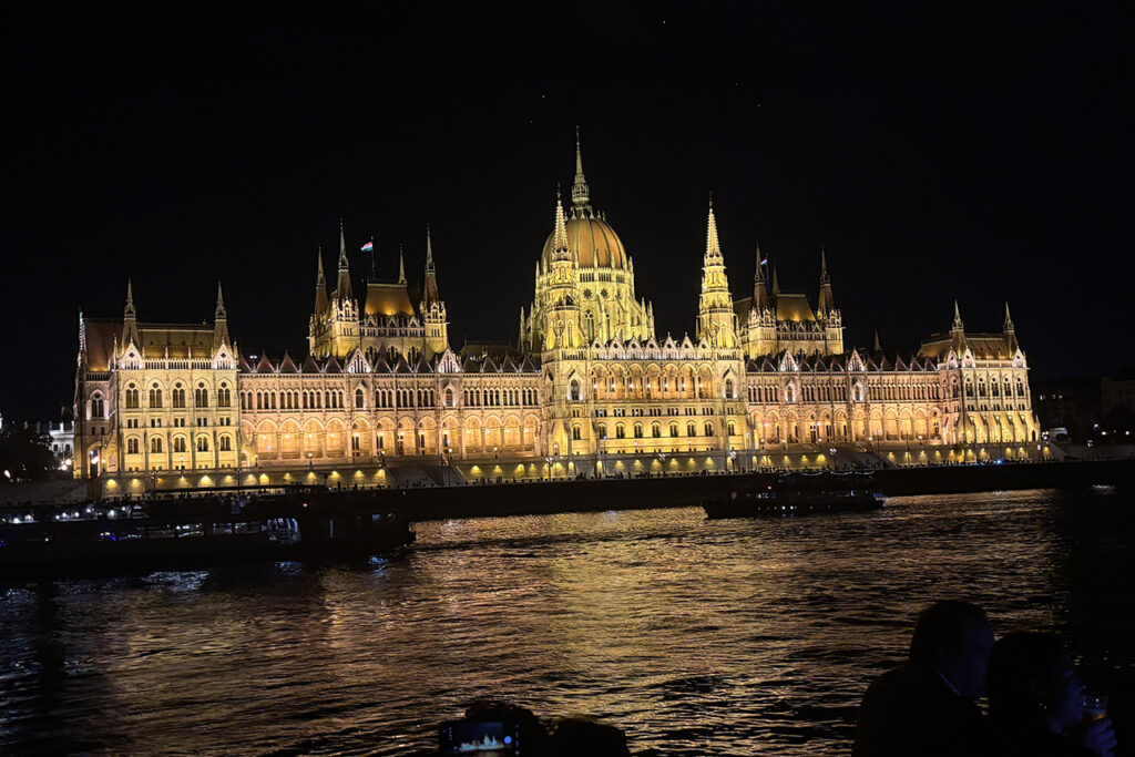 Parlament w Budapeszcie nocą