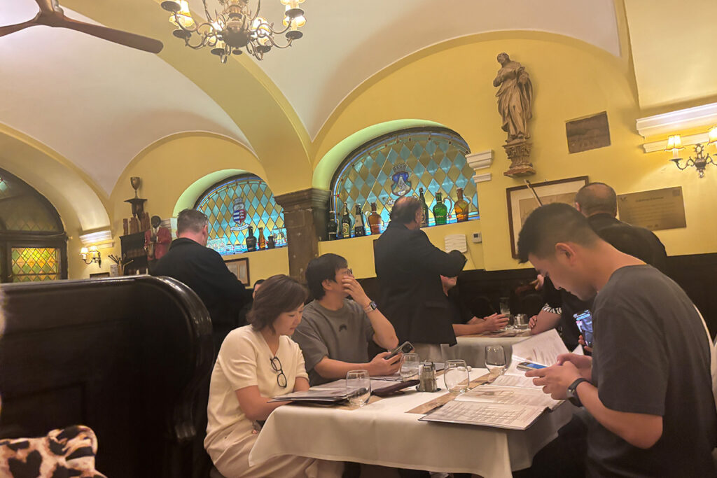 Százéves Étterem - restauracje w Budapeszcie